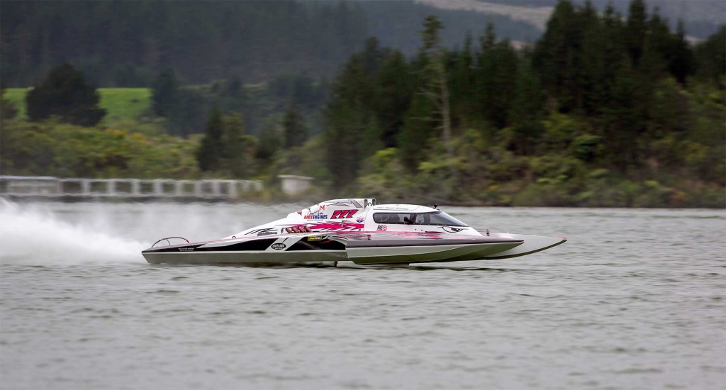 Hydroplane boat racing