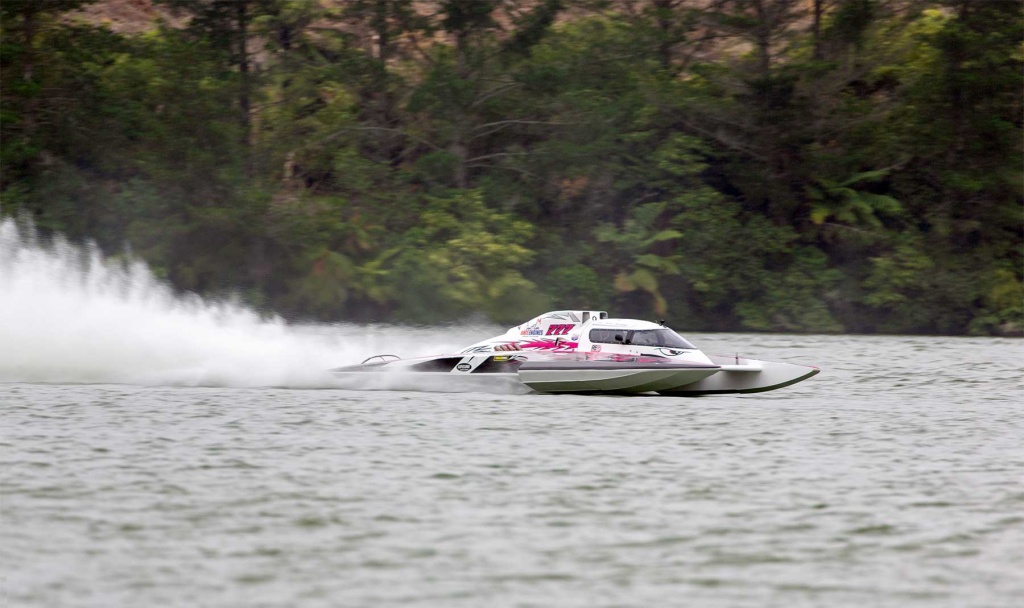 A hydroplane racing