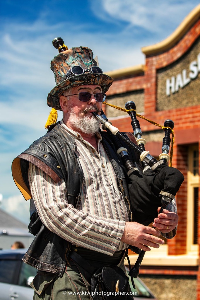 Steampunk Thames 2024 - Bagpiper