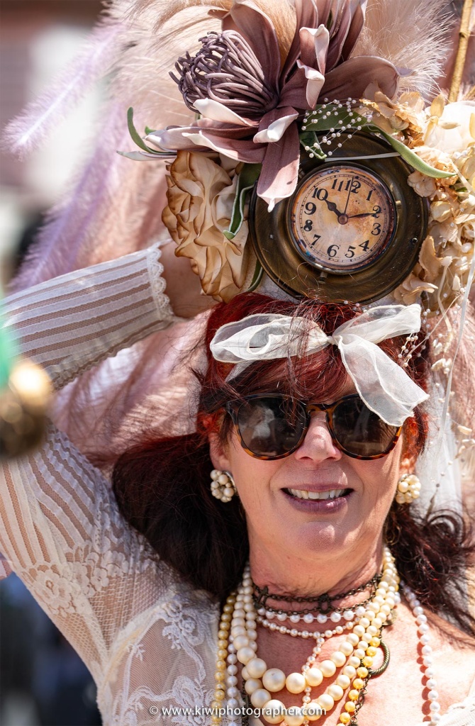 Steampunk Thames 2024 - Clock lady